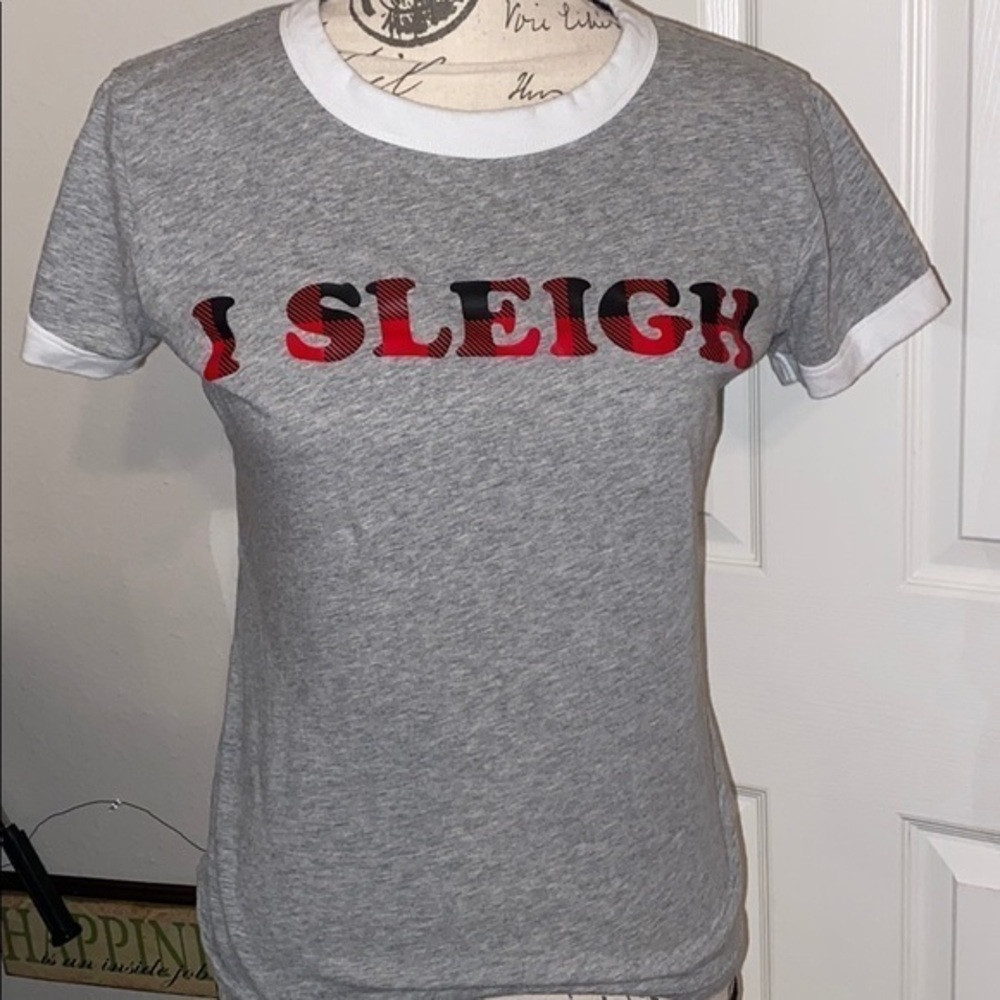 Victoria’s Secret pink short sleeve T-shirt